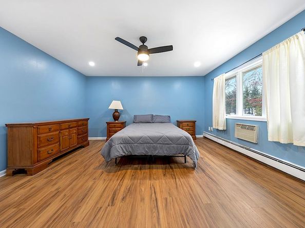 16 SQUIRES Avenue, East Quogue NY 11942