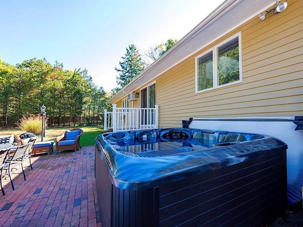 16 SQUIRES Avenue, East Quogue NY 11942