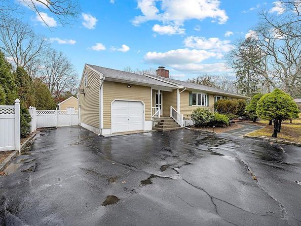 16 SQUIRES Avenue, East Quogue NY 11942
