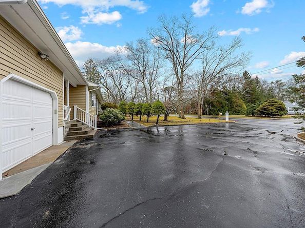 16 SQUIRES Avenue, East Quogue NY 11942