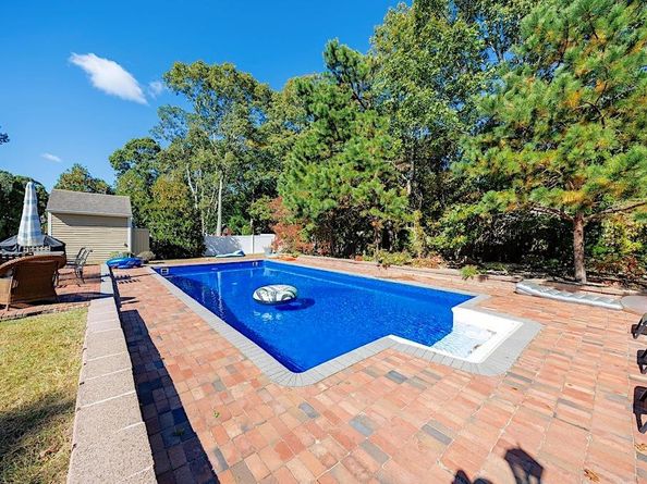 16 SQUIRES Avenue, East Quogue NY 11942