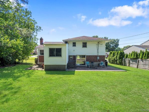 17 Wyoming Street, Commack NY 11725