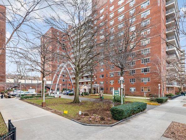 52-30 39 Drive 9B, Woodside NY 11377