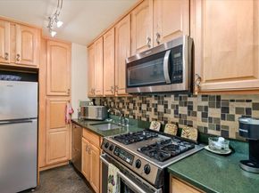 52-30 39 Drive 9B, Woodside NY 11377