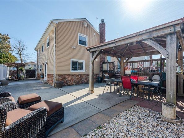 22 Cheshire Road, Inwood NY 11096