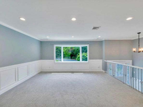 10 Evelyn Drive, Bethpage NY 11714