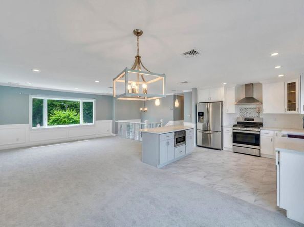 10 Evelyn Drive, Bethpage NY 11714