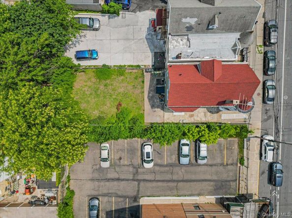 661 E 225th Street, Bronx NY 10466