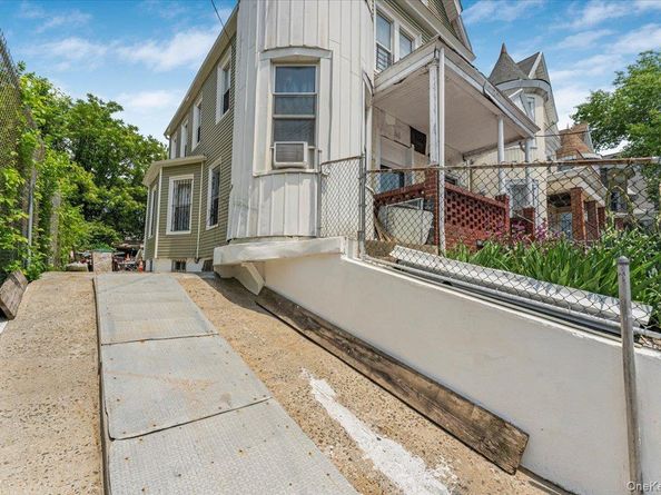 661 E 225th Street, Bronx NY 10466