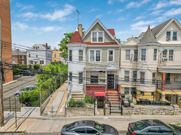 661 E 225th Street, Bronx NY 10466