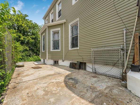 661 E 225th Street, Bronx NY 10466