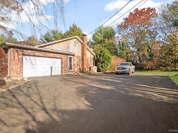 175 Laurel Lane, Laurel Hollow NY 11791