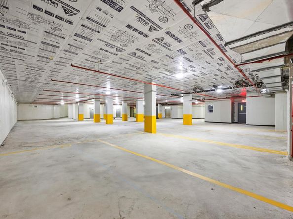 163-07 72nd Ave 2A, Fresh Meadows NY 11365