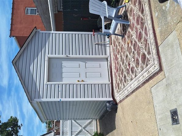 111-39 205 Street, Saint Albans NY 11412