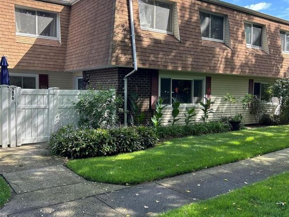 286 Storm Drive, Holtsville NY 11742