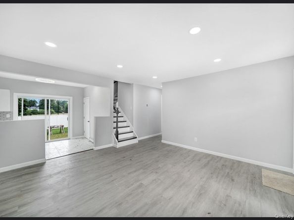 7 E Chestnut Street, Central Islip NY 11722