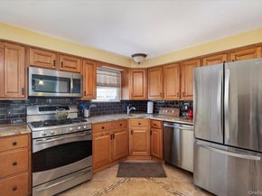 60 Vermont Avenue, Oceanside NY 11572