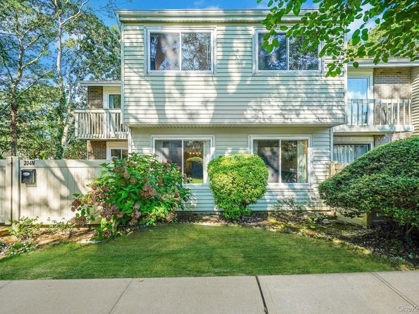 204 Springmeadow Drive N, Holbrook NY 11741