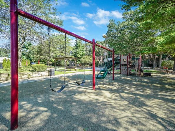 204 Springmeadow Drive N, Holbrook NY 11741