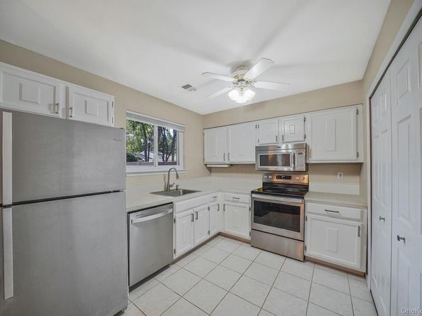 204 Springmeadow Drive N, Holbrook NY 11741