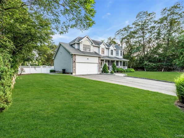3 Danamarie Lane, East Patchogue NY 11772