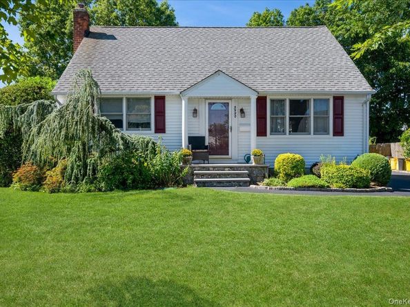 3980 Kingsberry Road, Seaford NY 11783