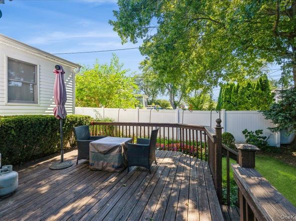 3980 Kingsberry Road, Seaford NY 11783