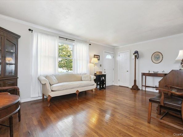 3980 Kingsberry Road, Seaford NY 11783