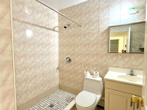 71-34 163rd Street 3, Fresh Meadows NY 11365