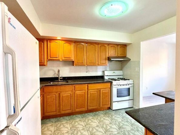 71-34 163rd Street 3, Fresh Meadows NY 11365