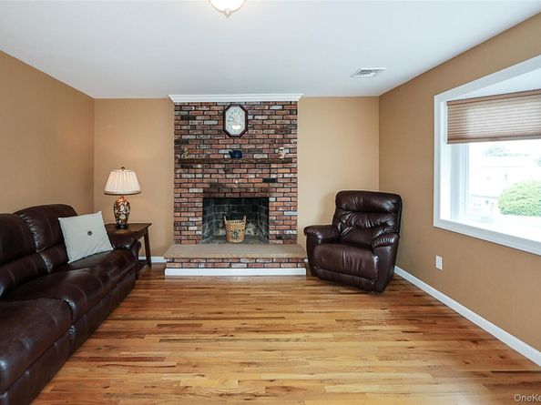 17 2nd Avenue, Locust Valley NY 11560