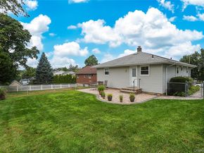 17 2nd Avenue, Locust Valley NY 11560