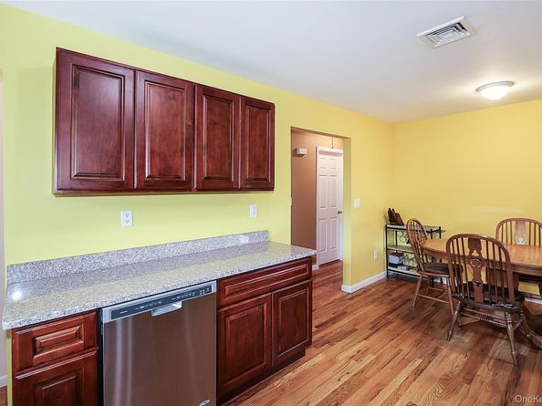 17 2nd Avenue, Locust Valley NY 11560