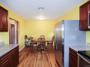 17 2nd Avenue, Locust Valley NY 11560