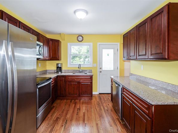 17 2nd Avenue, Locust Valley NY 11560