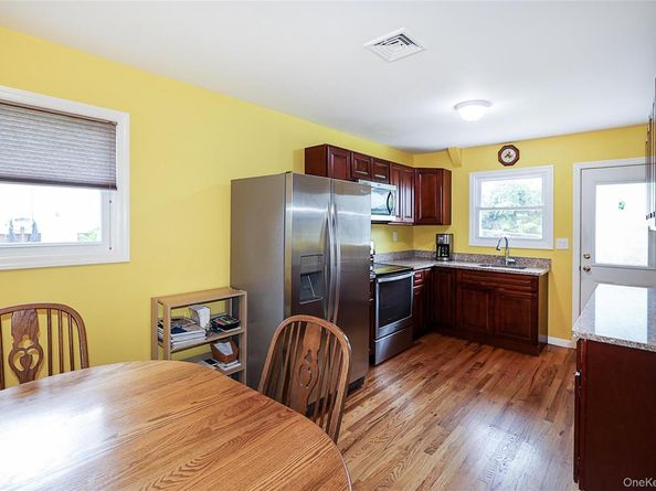 17 2nd Avenue, Locust Valley NY 11560