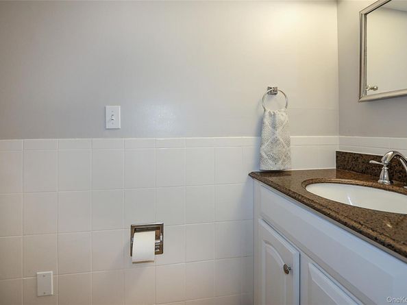 17 2nd Avenue, Locust Valley NY 11560