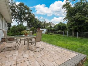 17 2nd Avenue, Locust Valley NY 11560