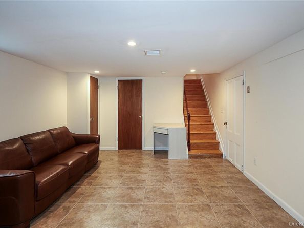 17 2nd Avenue, Locust Valley NY 11560
