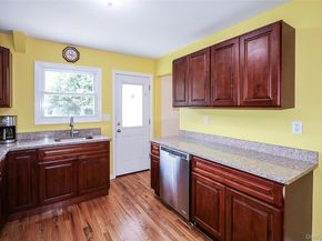 17 2nd Avenue, Locust Valley NY 11560