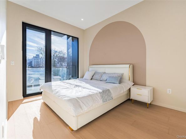 31-16 21st Street 4F, Astoria NY 11106