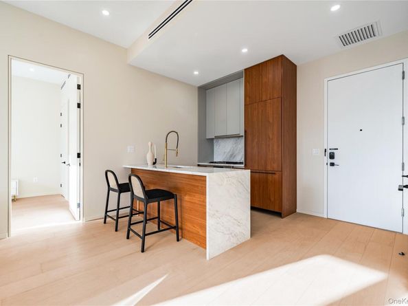 31-16 21st Street 4F, Astoria NY 11106