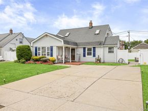 21 Peacock Lane, Levittown NY 11756