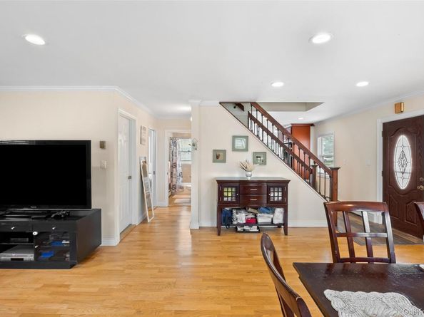 21 Peacock Lane, Levittown NY 11756
