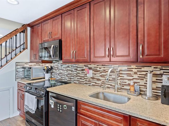 21 Peacock Lane, Levittown NY 11756