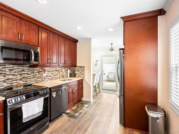 21 Peacock Lane, Levittown NY 11756