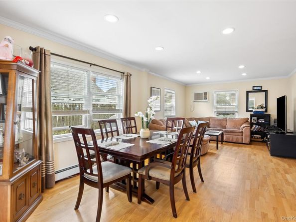 21 Peacock Lane, Levittown NY 11756