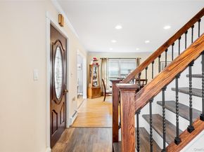 21 Peacock Lane, Levittown NY 11756