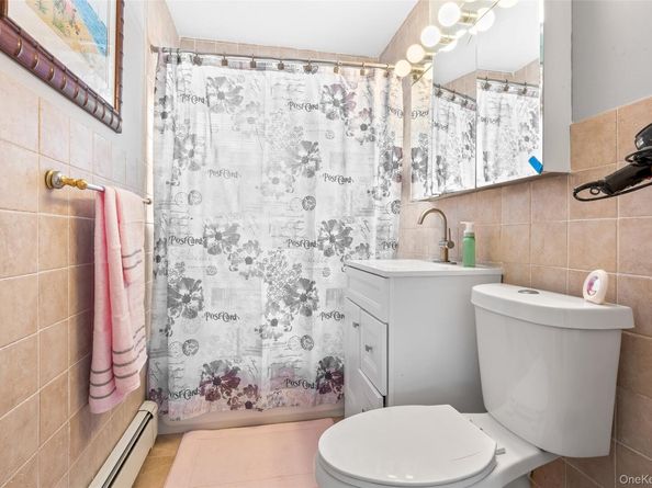21 Peacock Lane, Levittown NY 11756