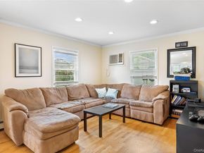 21 Peacock Lane, Levittown NY 11756